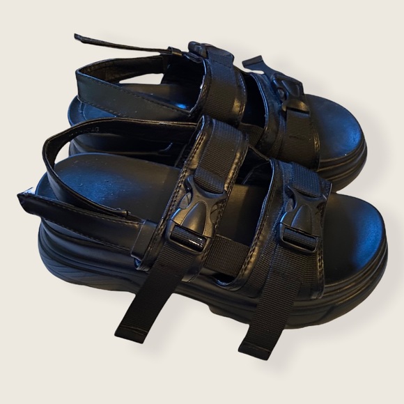 Buckle platform sandals - Picture 4 of 5